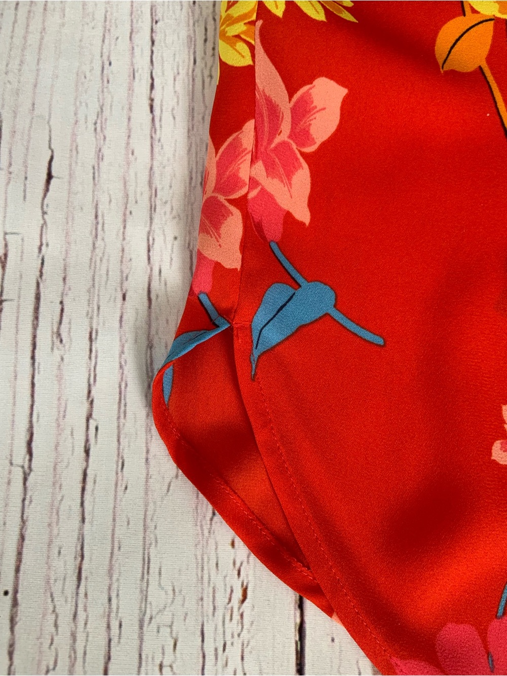 Loft Floral Red Sleeveless V-Neck Women's Top
Size Small - Picture 7 of 10